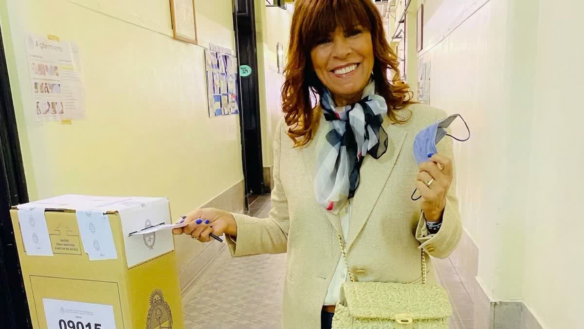 Anamá Ferreira vota en Buenos Aires y discute con un seguidor de Lula