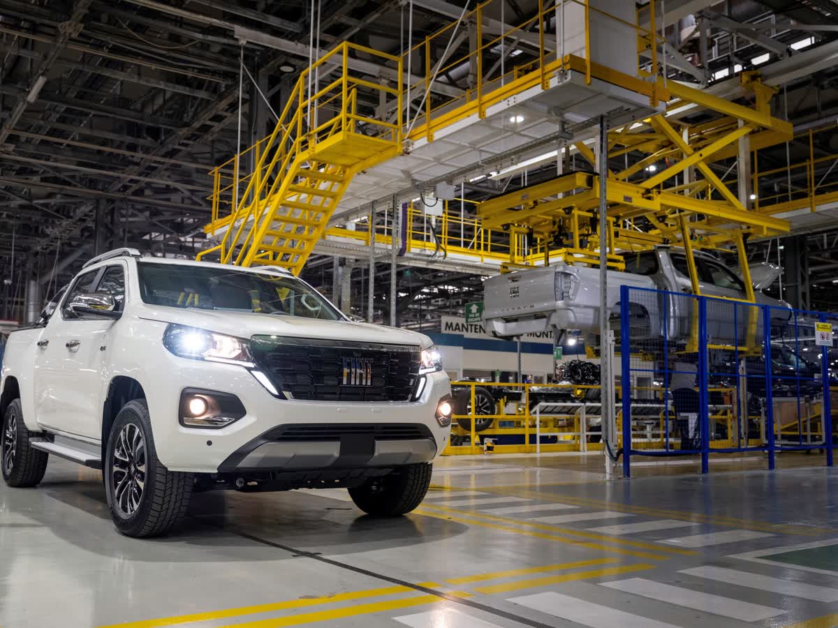 Stellantis frena la producción de Fiat y Peugeot con suspensiones