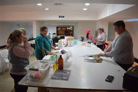 Realizan la fiscalización mensual de artesanos en la Casa del Bicentenario