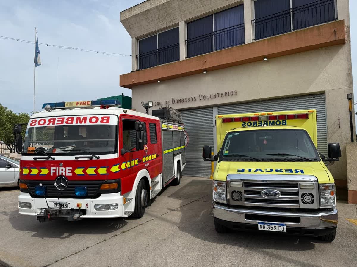 Bomberos locales brindan una charla sobre el operativo en Venezuela