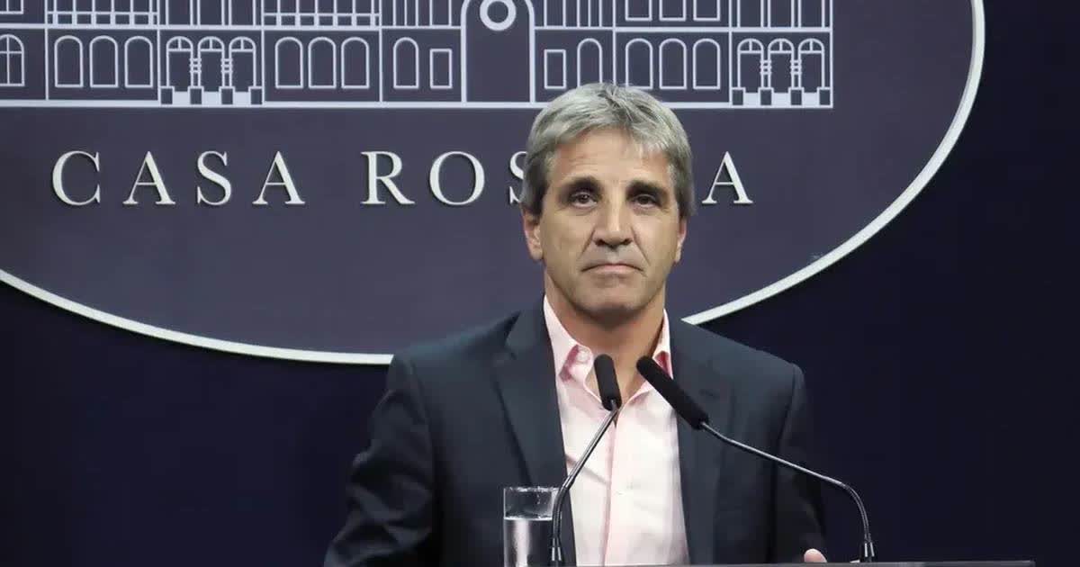 Luis Caputo viaja a Tailandia para avanzar en la revisión con el FMI