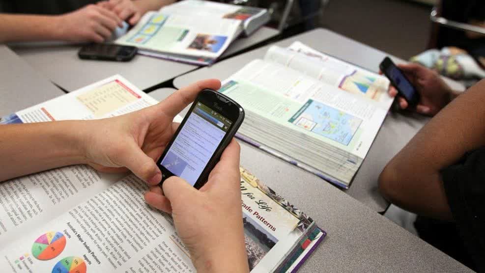 El Senado bonaerense sanciona la ley que regula los celulares en escuelas