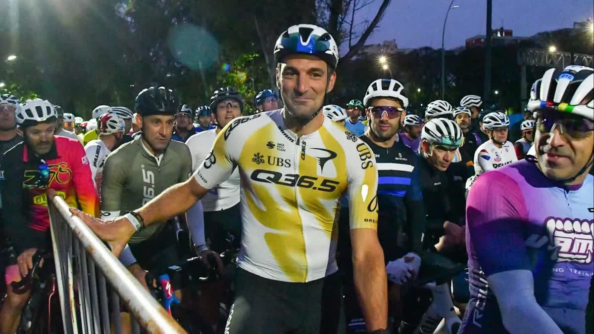 Lionel Scaloni participa de una carrera de ciclismo en Buenos Aires