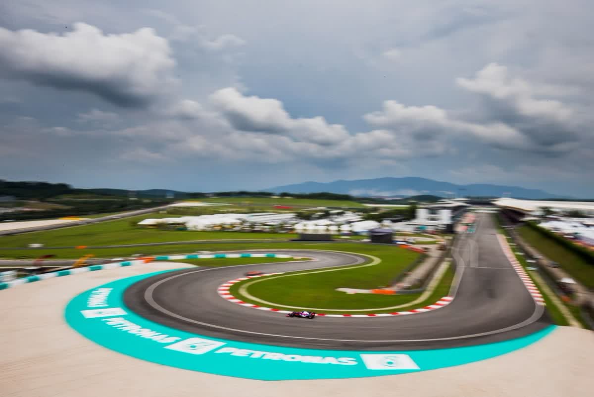 Colapinto suma penalizaciones y afronta la práctica en Sepang