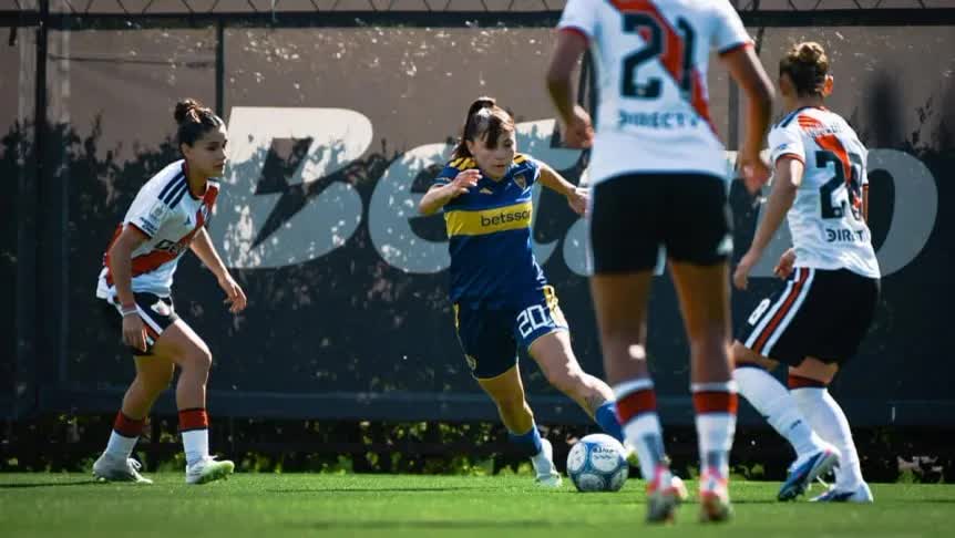 Boca vence a River sobre el final y queda segundo en el torneo