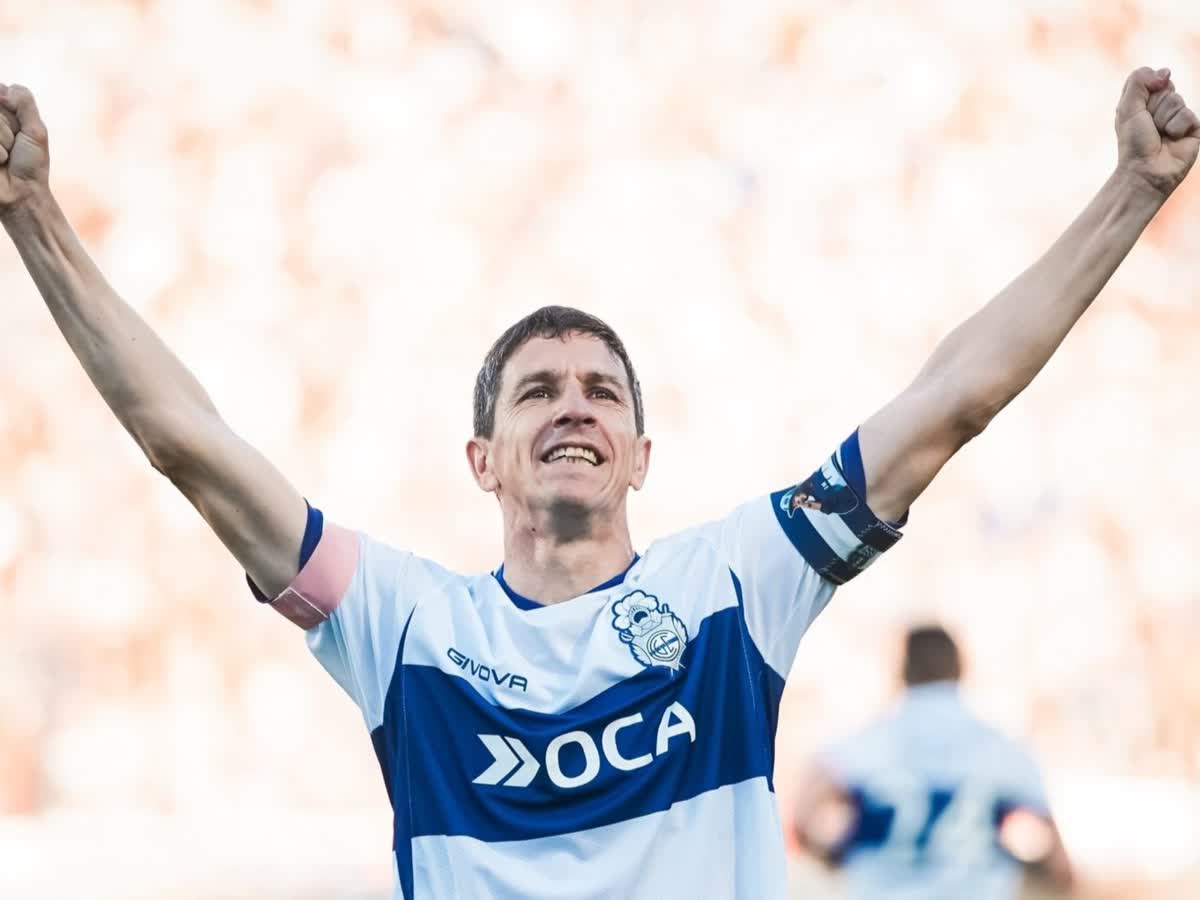 Gimnasia supera a Sarmiento por dos a cero y estira su invicto
