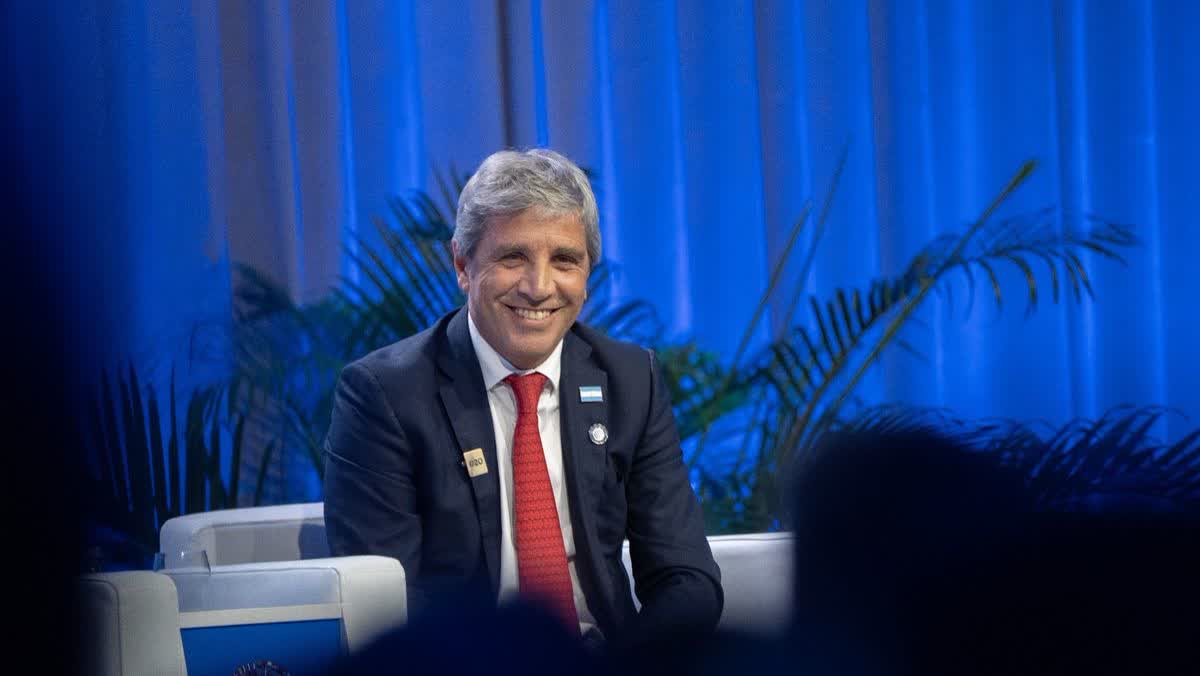 Caputo destaca el optimismo por la economía nacional ante el FMI