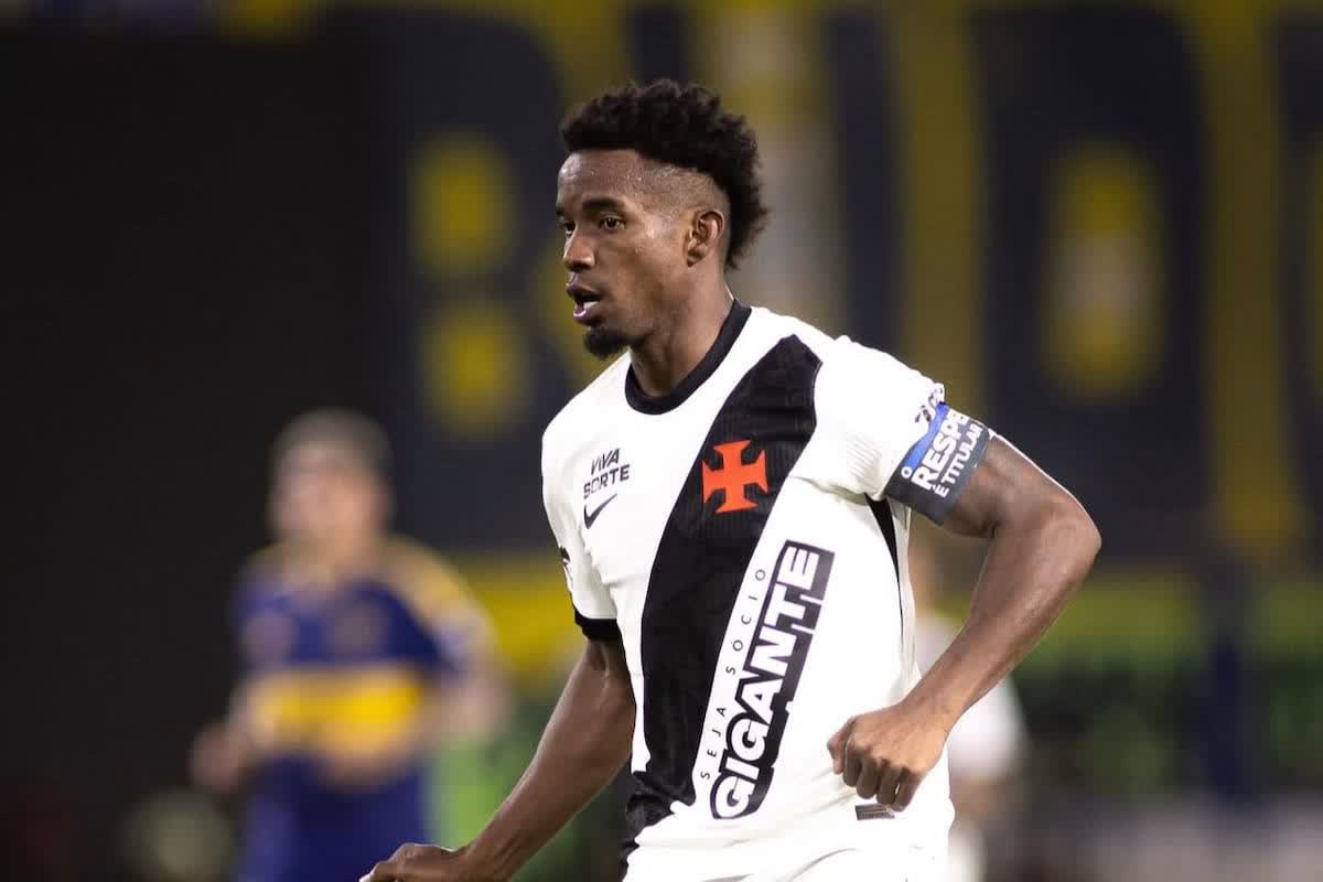 Thiago Mendes pide disculpas por un provocador posteo contra Boca