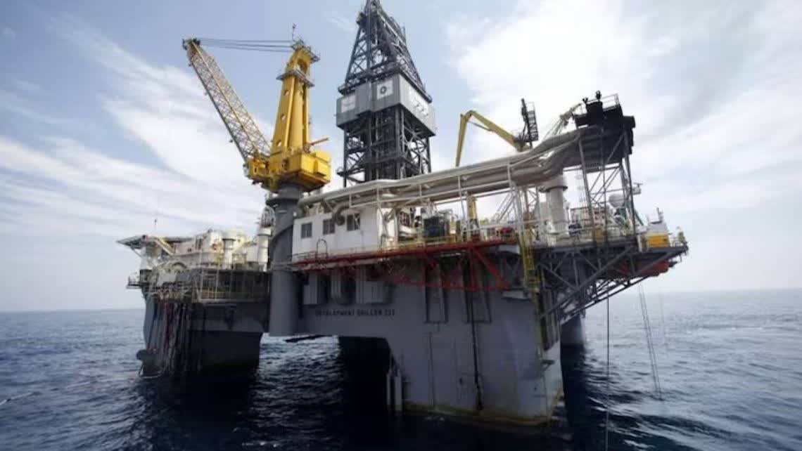 El precio del petróleo sube a su nivel más alto en cinco meses