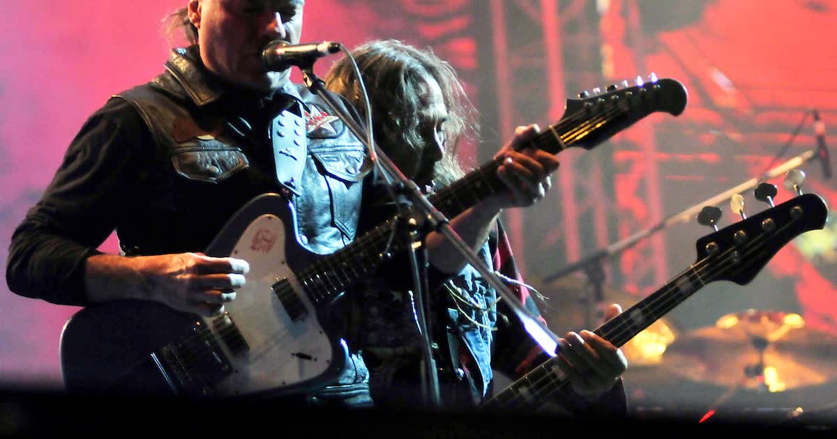 La Renga interpreta Panic Show en Cosquín y le dedica una frase a Milei