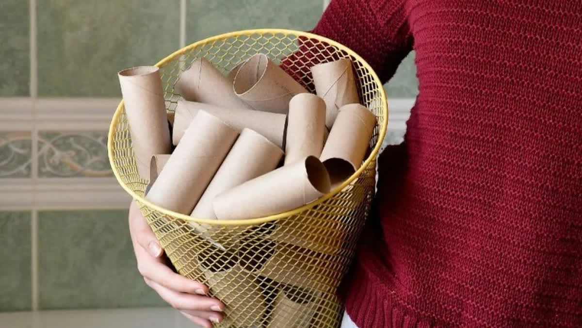 Reutilizan los tubos de cartón de cocina para organizar la casa