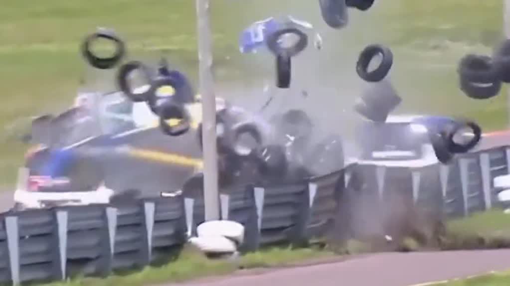Matías Cantarini choca en la final de la Clase 2 del Turismo Pista