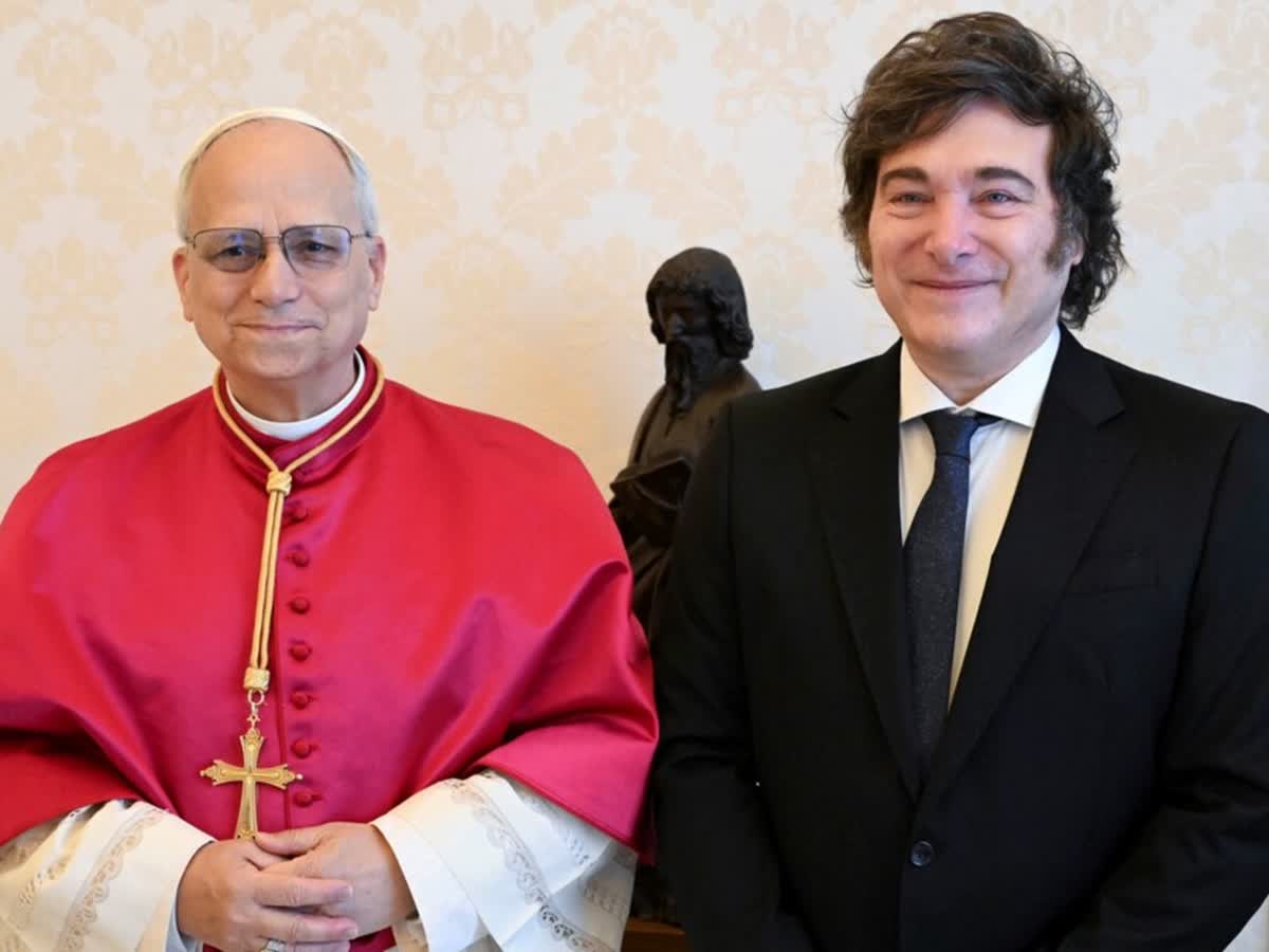 Javier Milei evalúa reprogramar la visita del papa León XIV por su operación