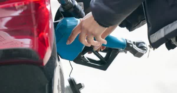 El Gobierno posterga por un mes la suba impositiva en los combustibles