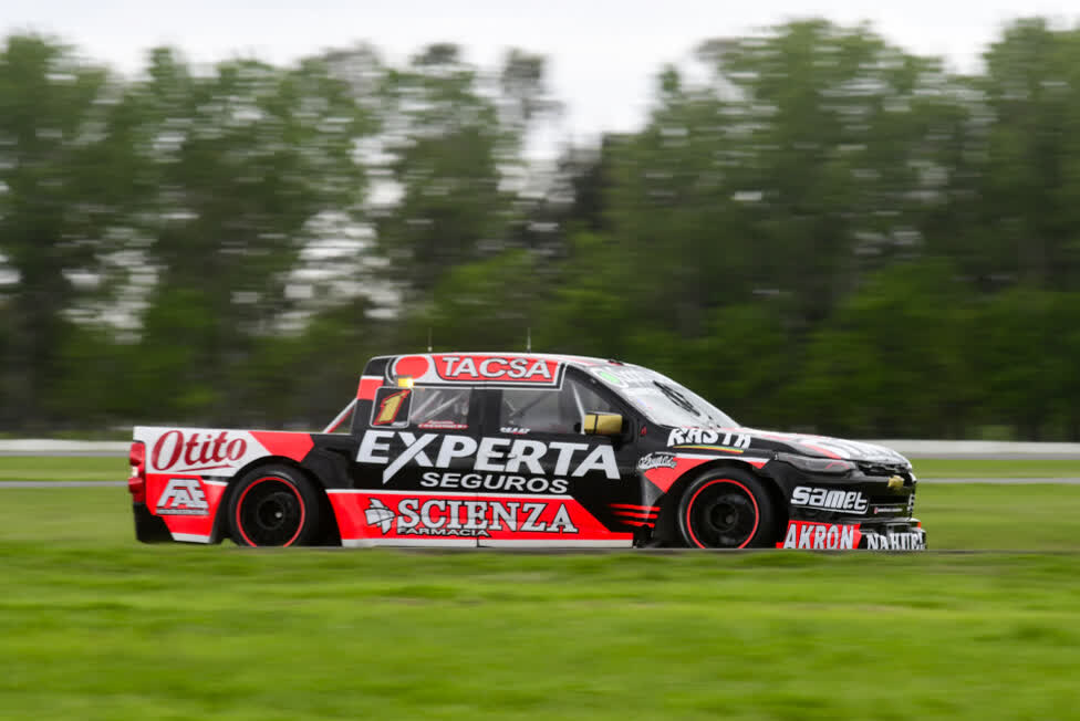 Agustín Canapino gana en La Plata y lidera la Copa de Oro del TC Pick Up