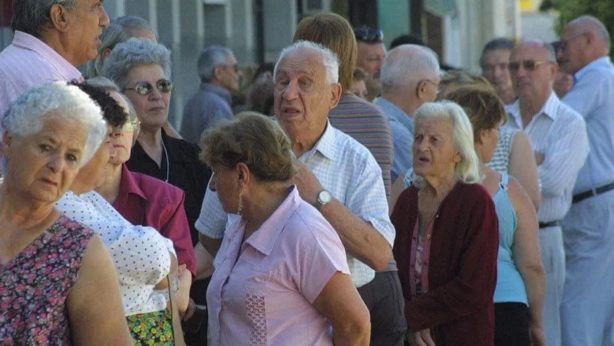 El bono de $70.000 para jubilados sigue congelado y pierde valor real