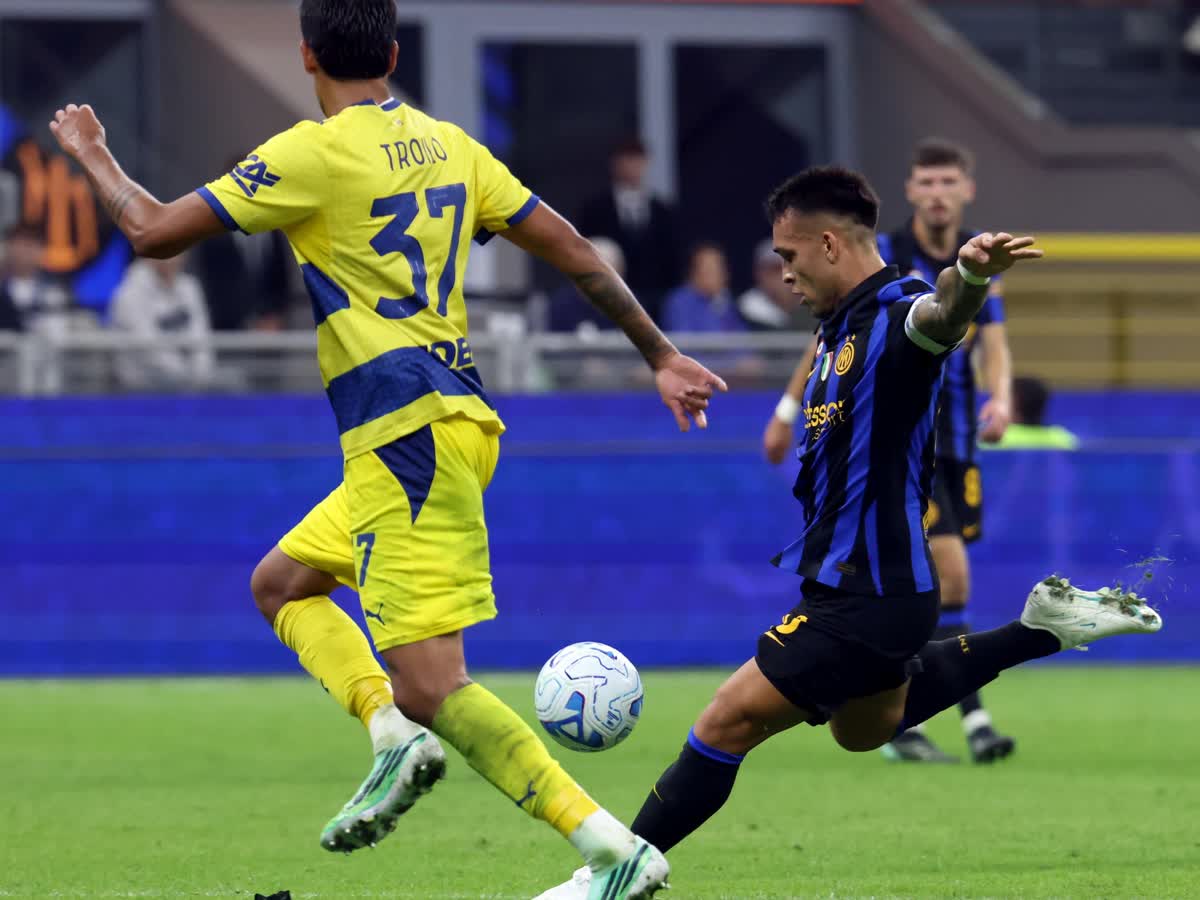 Inter golea al Parma y lidera la Serie A en solitario