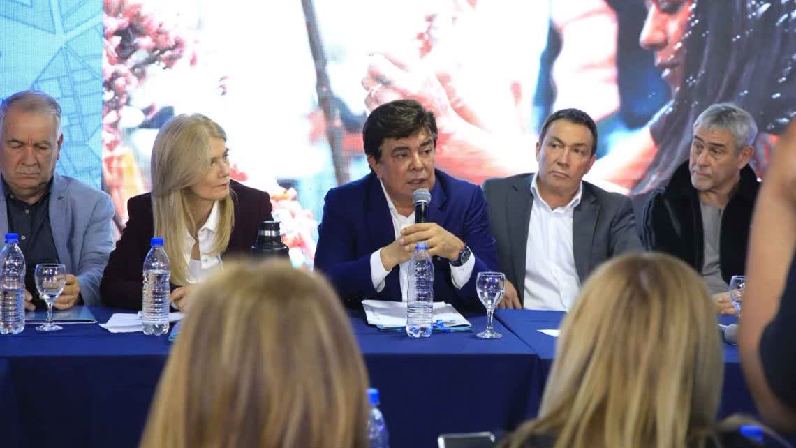 Fernando Espinoza asume un nuevo mandato en la Federación Argentina de Municipios