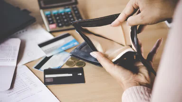 Crecen las refinanciaciones de deudas y muchos clientes vuelven a incumplir