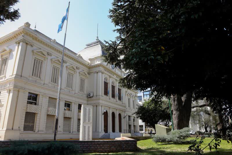 La Universidad Nacional de La Plata ingresa al top 15 de América Latina