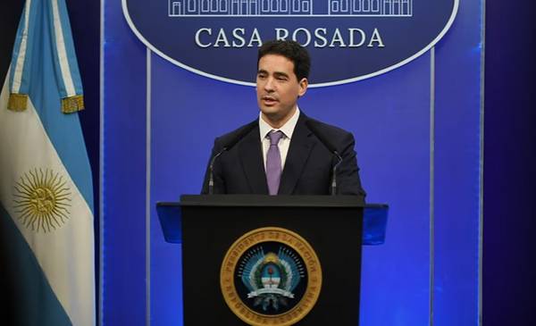 El Gobierno confía en aprobar la revisión del FMI