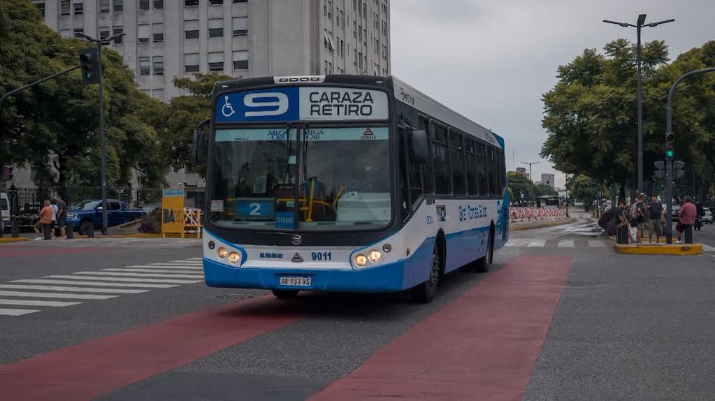 Las cámaras de colectivos del AMBA advierten recortes de servicios