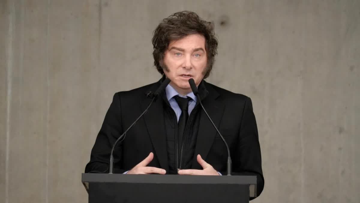 Javier Milei cuestiona al periodismo y anuncia un nuevo libro