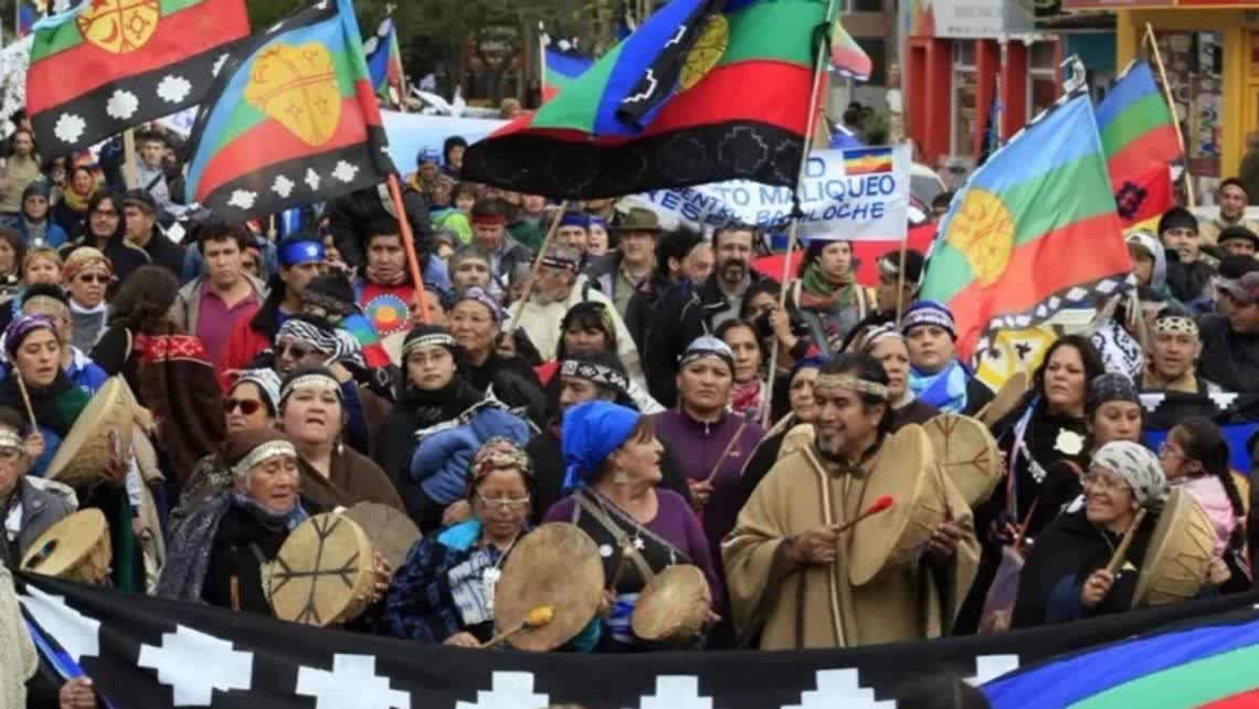 Pueblos originarios protestan frente a la casa de Cristina Kirchner
