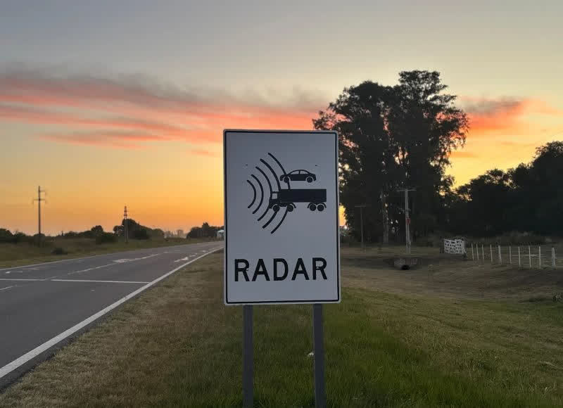 Proponen mayores exigencias para radares viales y anular multas irregulares