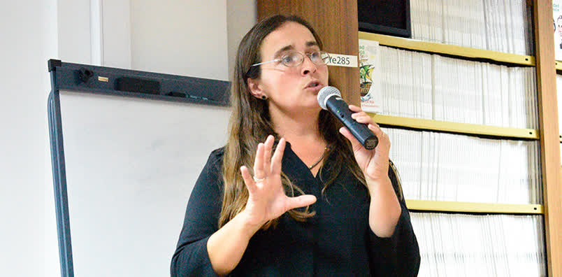Virginia Aparicio expone en el Concejo sobre la presencia de plaguicidas