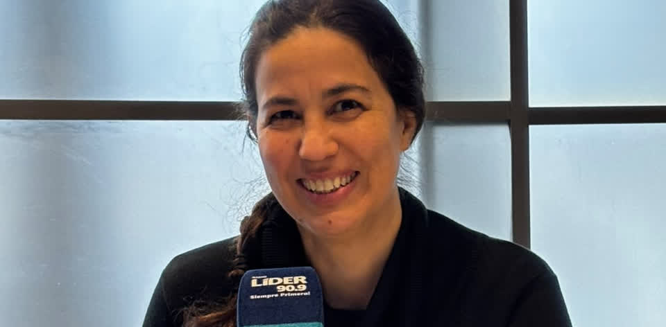 Emprendedora local crea accesorios únicos con cámaras de neumáticos