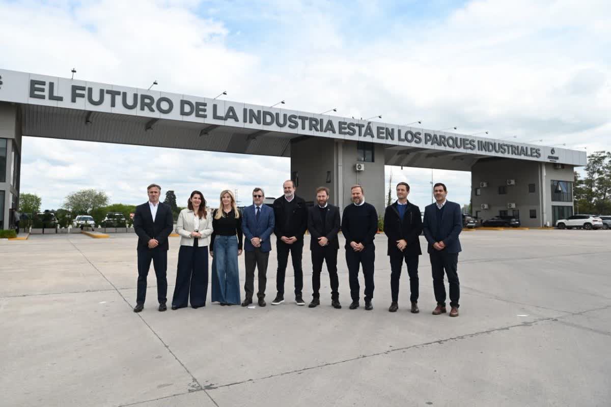 Intendentes bonaerenses debaten con industriales en Ezeiza