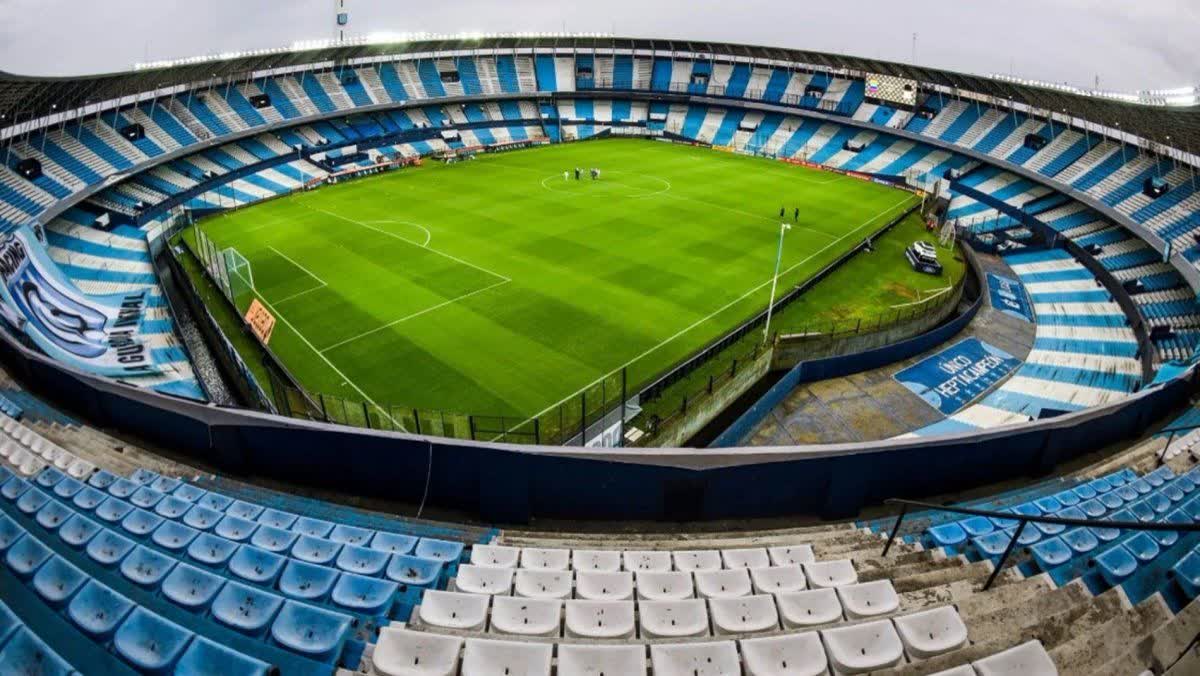 Racing e Independiente juegan el clásico en el Cilindro